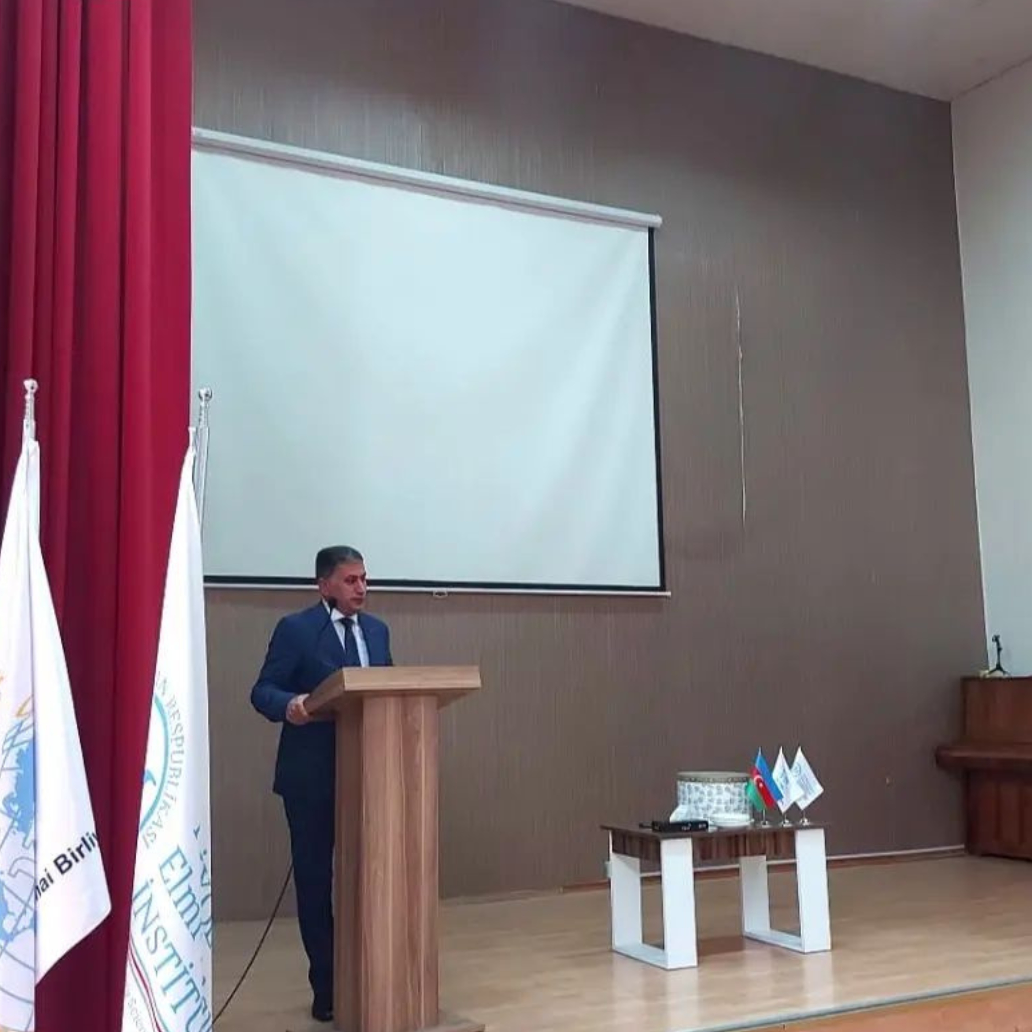 10.05.2022-ci il tarixində Psixologiya Elmi-Tədqiqat İnstitutunda Psixoloji Xidmət və Reabilitasiya Mərkəzinin iclası keçirildi. 